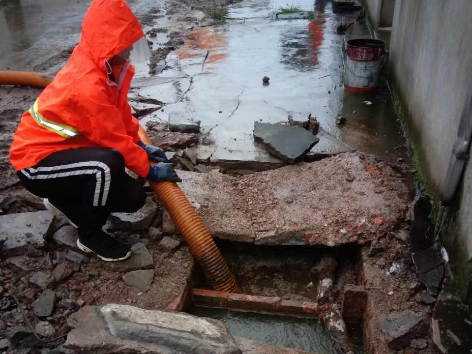 沙洋专业清理污水池 炜誉市政以规范流程守护城市 “肠道”