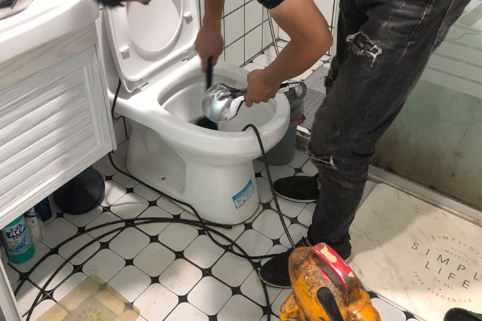 沙洋马桶堵塞自己疏通还是找师傅?专业上门服务让你省时更省心